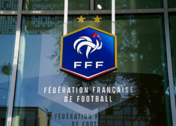 FFF : « OK pour t’aider si bra*le ou p*pe »… révélations glaçantes sur l’arbitrage français…