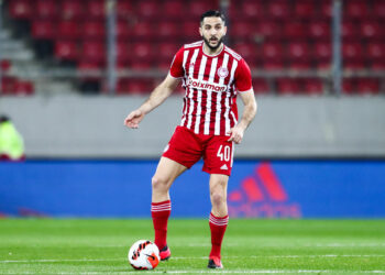 Devant un lion, Manolas ne fait pas le malin…