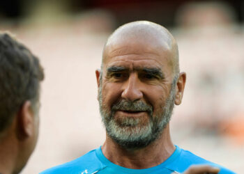 Eric Cantona propose ses services à… Manchester United