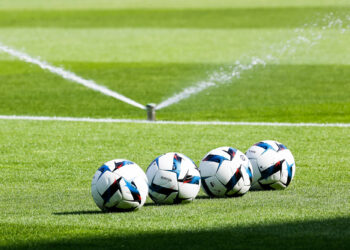 174 personnes mortes dans un stade de foot en Indonésie…