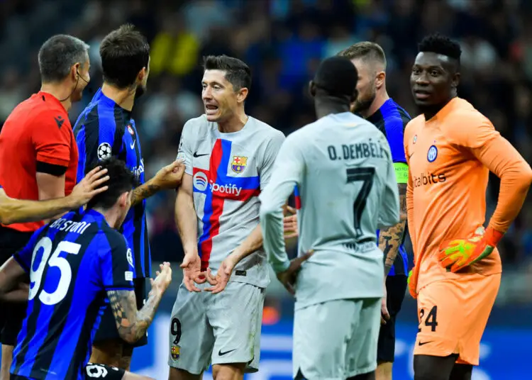 « Le putain d’arbitre ! », le vestiaire du Barça s’emporte et…
