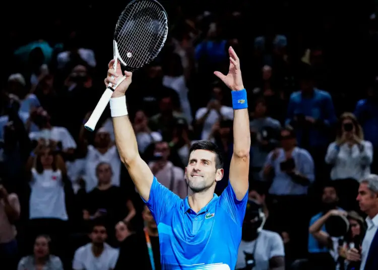 Novak Djokovic a aidé une vieille dame