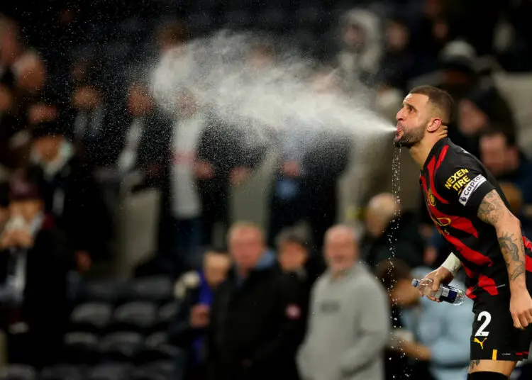 Kyle Walker (Manchester City), pantalon baissé, s’est frotté à une femme…