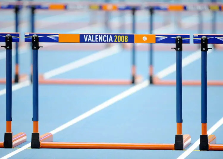 Une lanceuse de poids « obligée » de se prêter au 100 m haies…