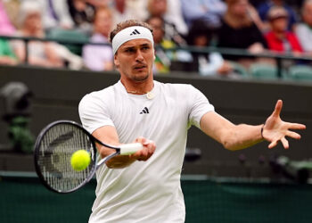 Roland-Garros : Zverev surpris en train de tricher contre De Minaur (VIDÉO)
