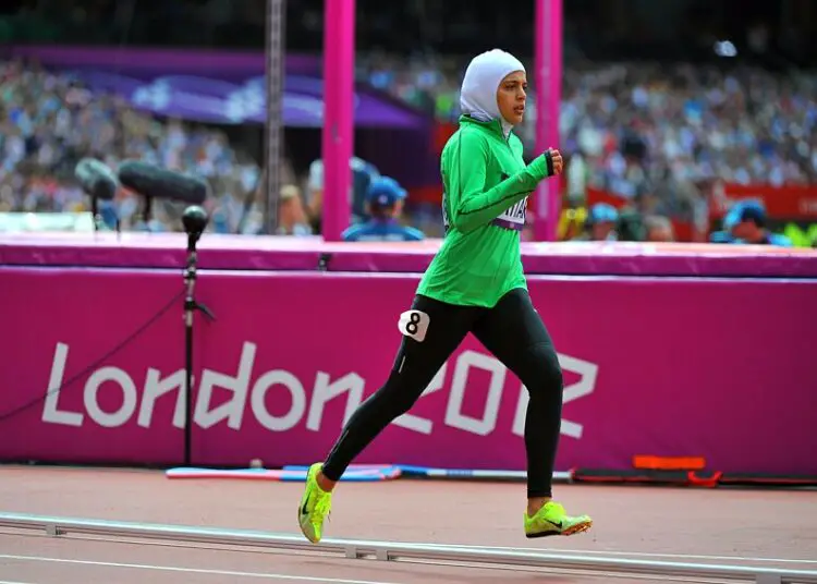 La France interdit le voile aux sportives musulmanes : « les règles violent leurs droits fondamentaux »