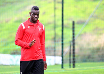 Mario Balotelli s’engage dans un club de luxe, baigné de millions et de soleil !