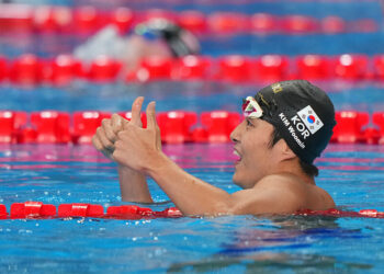 JO 2024 : L’entraîneur australien en péril de licenciement après avoir osé soutenir un nageur sud-coréen : scandale explosif !