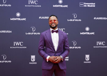 Patrice Evra condamné pour « abandon de famille » endosse une combinaison de prison et danse