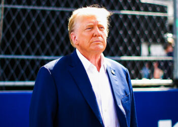 Trump fracasse la cérémonie des JO : les drag-queens sont au centre de la polémique !