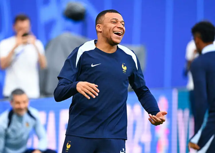 Mbappé taquine un journaliste d «extrême gauche»