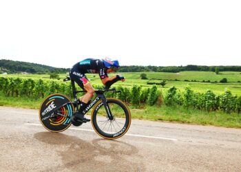 Le vélo de Vlasov complètement détruit : des images saisissantes après son accident