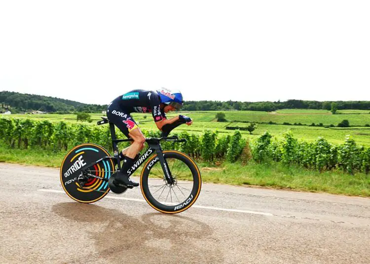Le vélo de Vlasov complètement détruit : des images saisissantes après son accident