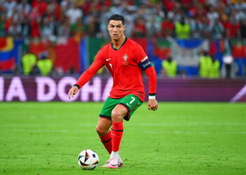 Quand les fans parlent à la petite fille de Cristiano Ronaldo : « nous aussi on aime papa »