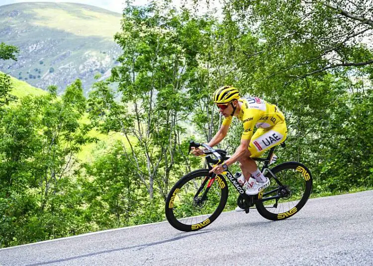 Tour de France: Pogacar attaqué avec des chips par un spectateur
