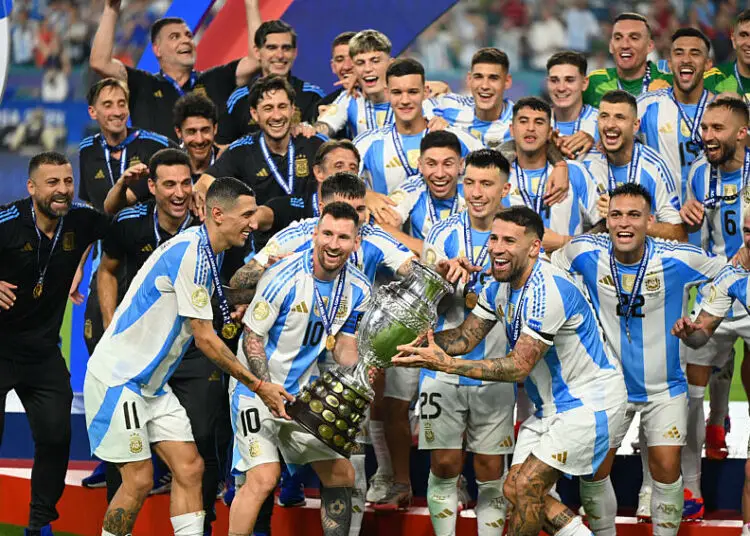 Scandale : La FFF porte plainte après les chants racistes des Argentins, une enquête choc est ouverte