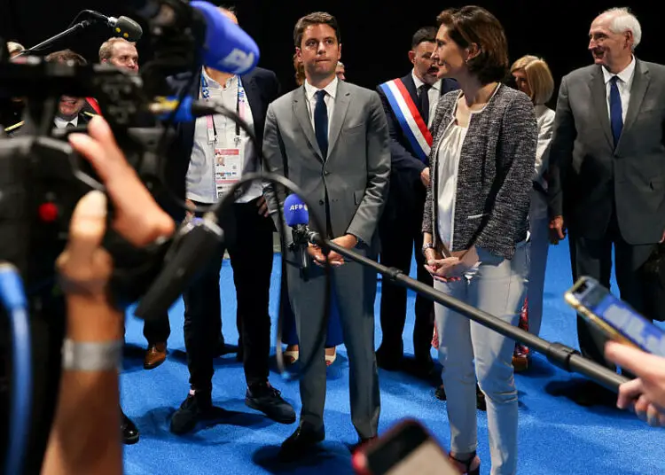 JO 2024 : La ministre des sports fait une chute spectaculaire en essayant de se baigner dans la Seine