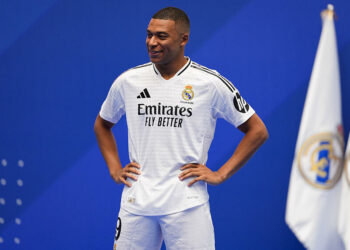 Mbappé se prend pour une superstar lors de sa présentation au Real Madrid