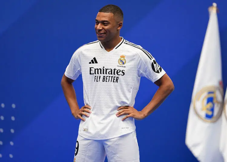 Mbappé se prend pour une superstar lors de sa présentation au Real Madrid
