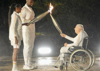 JO 2024 : Pérec et Riner mettent le feu au chaudron olympique : vidéo choc !