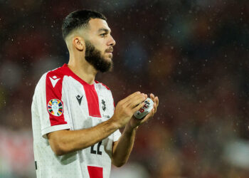 Mikautadze à l’OL : pourquoi il a choisi le numéro 69 et ce que cela signifie vraiment