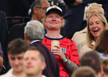 Ed Sheeran s’attaque à la Premier League : La star mondiale devient actionnaire d’un club !