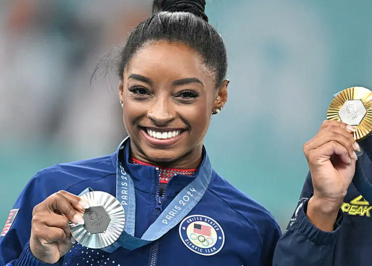 Récompense exagérée : Simone Biles s’offre un sac à main français hors de prix après ses médailles !