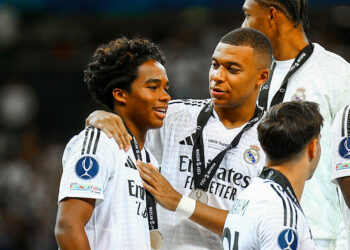 Real Madrid : Bellingham se moque d’Endrick avec un « Allez Bobby »