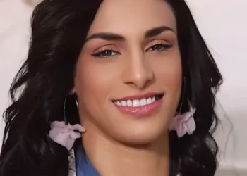 Imane Khelif se transforme en véritable femme : maquillage, coiffure et tenues chic