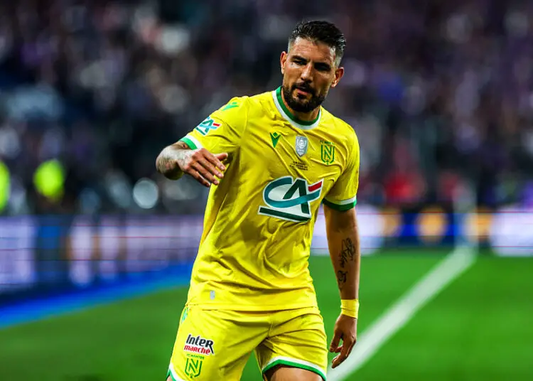 Andy Delort fait le buzz avec son premier but pour le MC Alger : il célèbre avec une manette de PlayStation !