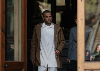 La femme de Dani Alves nous prend pour des idiots : elle se dit célibataire mais s’affiche avec lui !