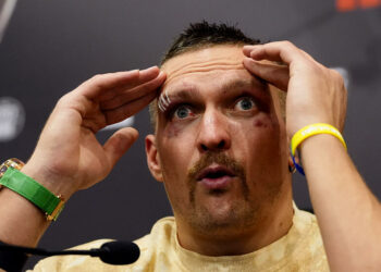 Usyk arrêté et menotté en Pologne : le champion KO avant le combat !