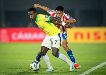 Exploit fou du Paraguay : un but de légende pour terrasser le Brésil de Vinicius dans un stade en ébullition !
