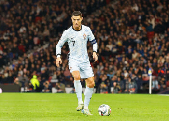 Cristiano Ronaldo lance un avis de recherche qui choque la toile : à la poursuite du fan en larmes