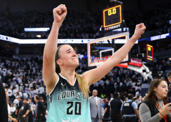 WNBA Finals : L’incroyable game winner de Sabrina Ionescu enflamme le match (Vidéo)
