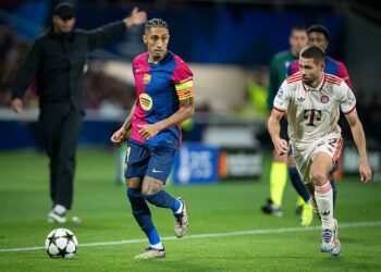 Chaos à Barcelone : Le bus du Bayern Munich accueilli par des jets de pierres !