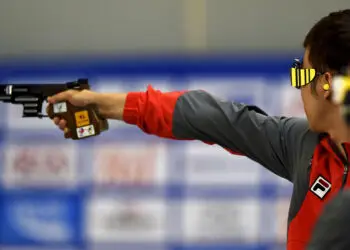 Kim Ye-ji, ex-championne de tir des JO, troque fusil pour caméra — tout ça à cause d’Elon Musk!