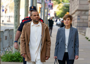 Dani Alves balance un message choc : « Il montre tout le mal qu’il a fait » et enflamme les réseaux sociaux !