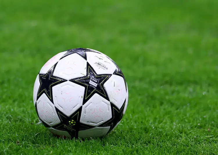 Choc au Pérou : un joueur tué par la foudre en plein match, le gardien grièvement brûlé