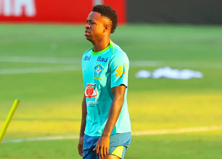 Brésil : Vinicius pète un câble et insulte violemment l’arbitre en plein match !
