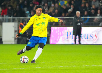 Le nouveau golazo de légende : Ronaldinho frappe encore et casse internet
