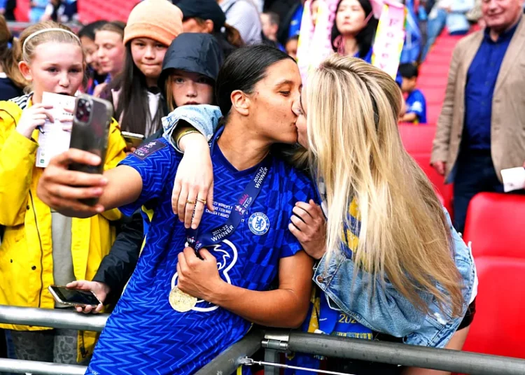 Sam Kerr et Kristie Mewis : Deux femmes, une annonce choc – un bébé en route !
