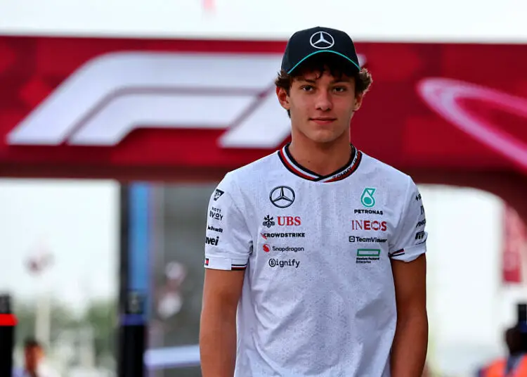 F1 : Le futur remplaçant de Lewis Hamilton a enfin son permis… mais pas encore son talent !
