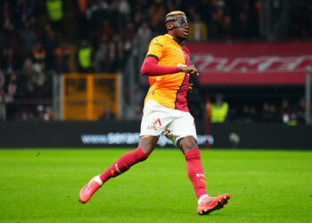 Scandale nocturne : Osimhen frappe un journaliste et tente d’acheter son silence !