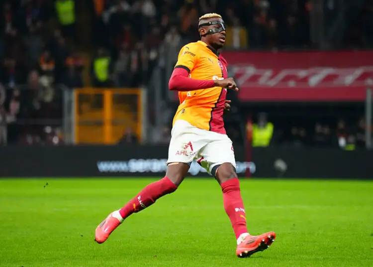 Scandale nocturne : Osimhen frappe un journaliste et tente d’acheter son silence !