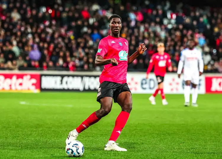 Kalidou Sidibé : Star du foot le jour, justicier la nuit, il neutralise un voleur en pleine rue !