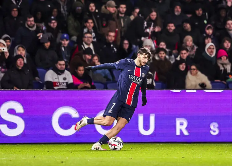 PSG : Kvaratskhelia débarque à l’entraînement, et ça chauffe déjà !