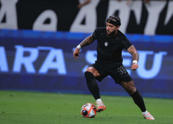 Depay dérape : son geste sexiste envers une arbitre enflamme la toile !