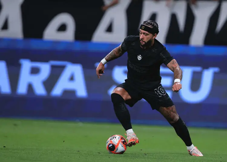 Depay dérape : son geste sexiste envers une arbitre enflamme la toile !