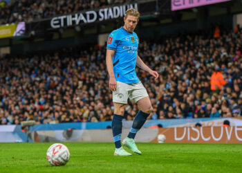 Charlatan mystique : un faux guérisseur jugé pour le harcèlement de De Bruyne